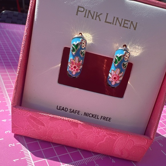 Pink linen clip on earrings blue gold tone flower loop LEAD SAFE NICKEL FREE NIB - Picture 2 of 10